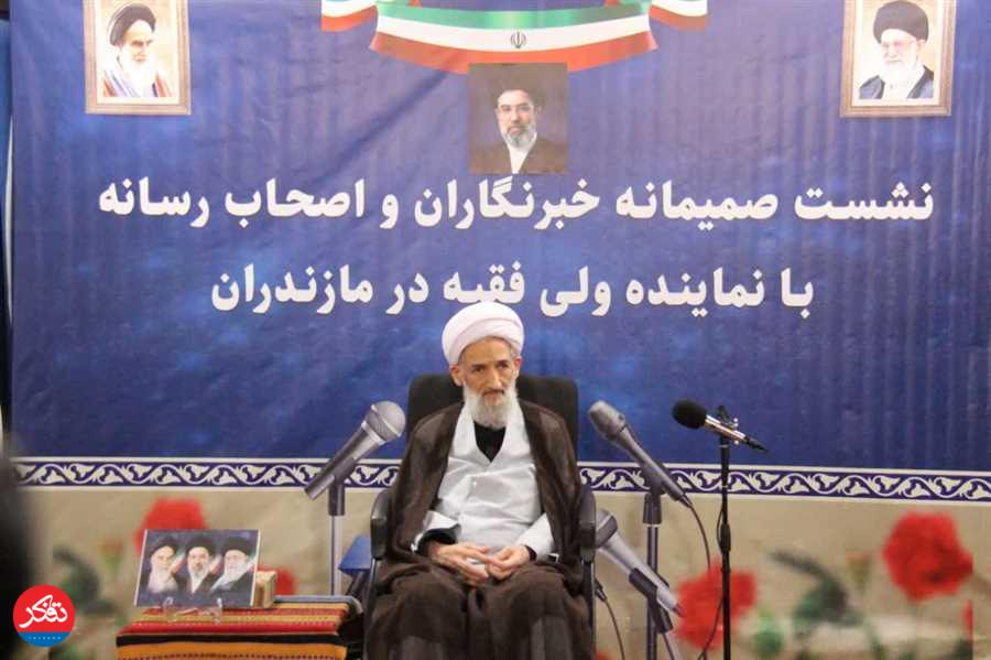 نشست صمیمانه نماینده ولی فقیه در استان با خبرنگاران 